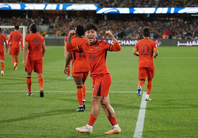 1728558315699093988.jpg (体育)(4)足球——世预赛:中国队对阵澳大利亚队XxjpseC007184_20241010_PEPFN0A001.jpg